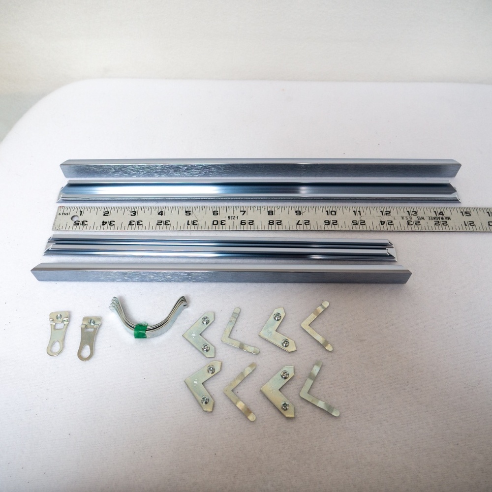 Like new Shiny silver metal frame kit - Graphic Dimensions